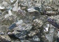 Cuarzo,Calcita,Pirita irisada y Fluorita fluorescente