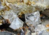 Cuarzo diamante herkimer en matriz