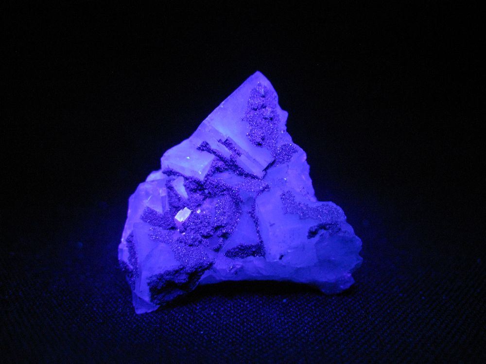 FLUORITAS FLUORESCENTES Y PIRITAS