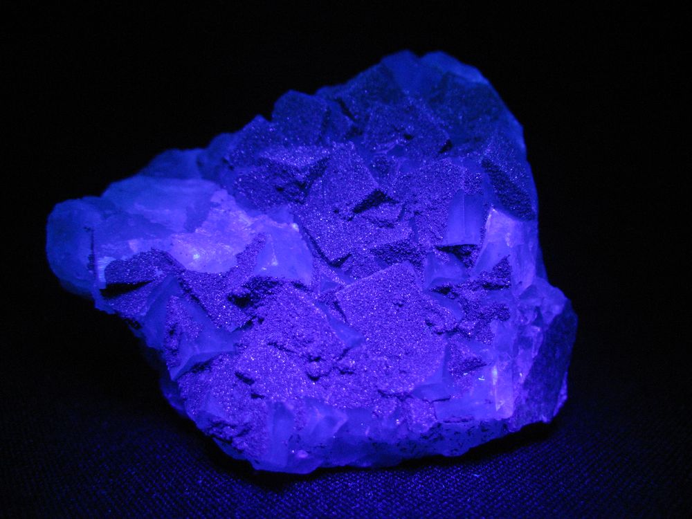 FLUORITAS FLUORESCENTES Y PIRITAS